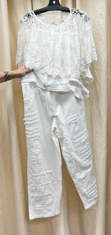 The PaperLace Distressed White Pants PVD-708P